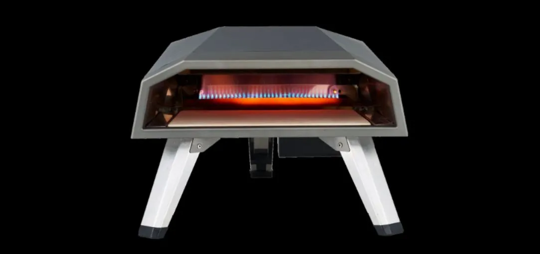 Menu mediterrâneo no forno de pizza: napolitana vs. romana