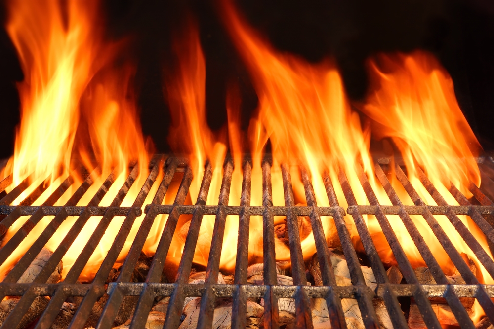 Como controlar o fogo em sua churrasqueira à carvão?